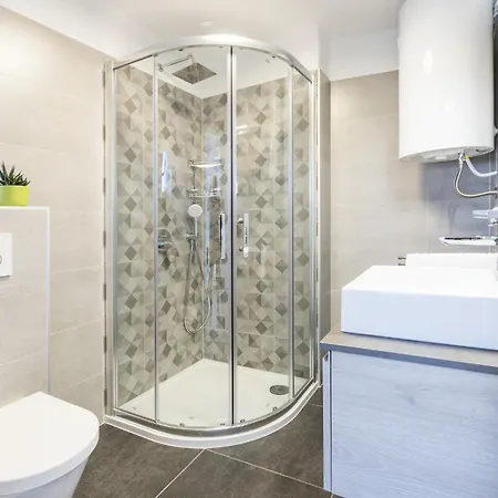 Moderna Near For 8 People With 32 M2 Private Pool *