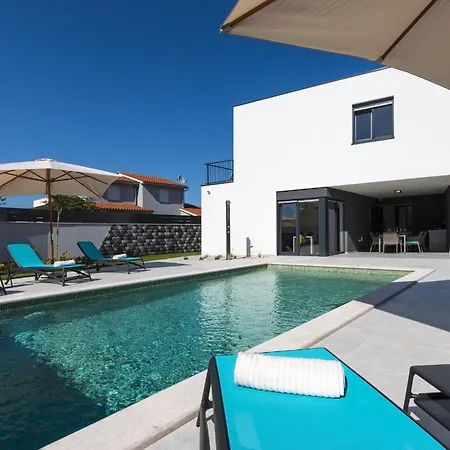 Moderna Near For 8 People With 32 M2 Private Pool *