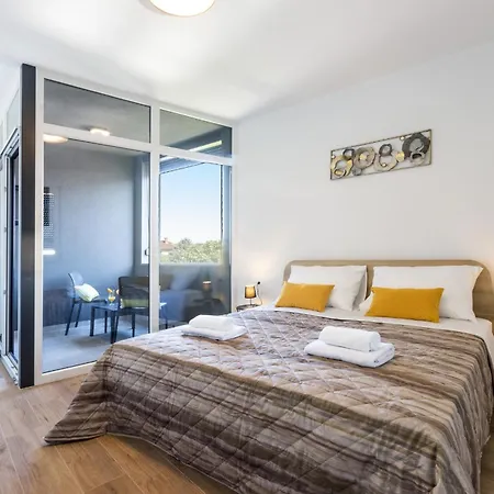 Villa Moderna Near For 8 People With 32 M2 Private Pool Póla