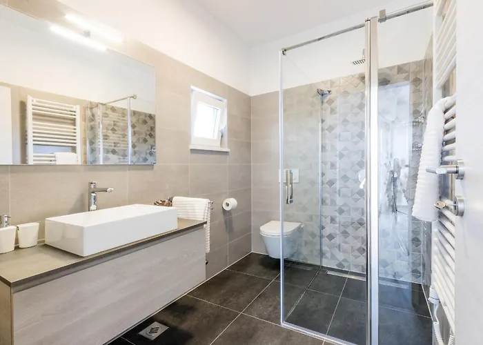 فيلة Moderna Near For 8 People With 32 M2 Private Pool بولا