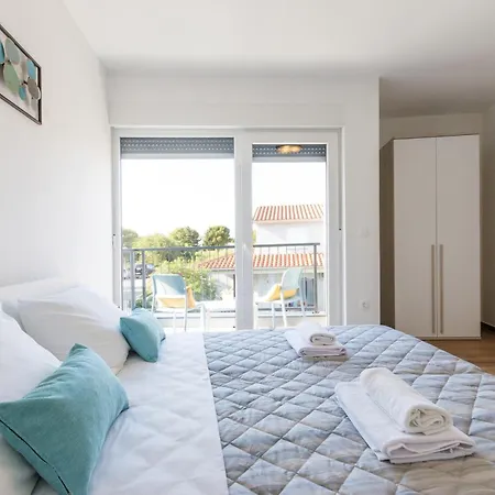 Moderna Near For 8 People With 32 M2 Private Pool Villa *