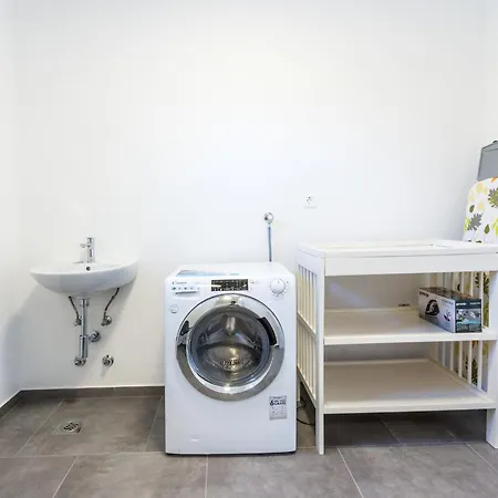 Βίλα Moderna Near For 8 People With 32 M2 Private Pool Πούλα