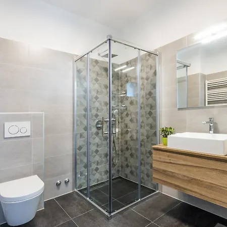 Βίλα Moderna Near For 8 People With 32 M2 Private Pool